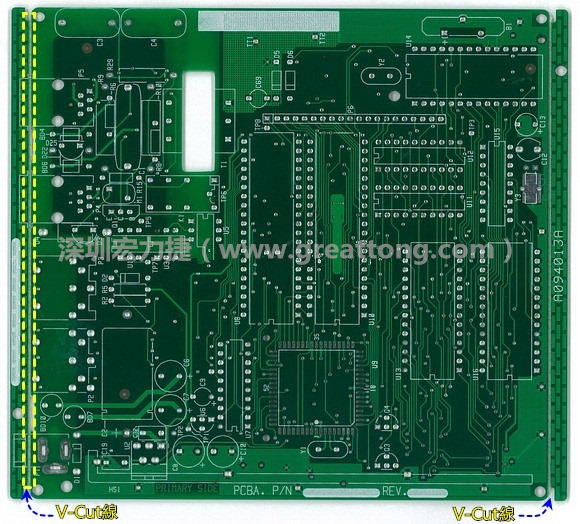 所謂【V-cut】是印刷電路板(PCB)廠商依據(jù)客戶(hù)的圖紙要求，事先在PCB的特定位置用轉(zhuǎn)盤(pán)刀具切割好的一條條分割線，其目的是為了方便后續(xù)SMT電路板組裝完成后的「分板(De-panel)」之用，因?yàn)槠淝懈詈蟮耐庑涂雌饋?lái)就像個(gè)英文的【V】字型，因此得名。